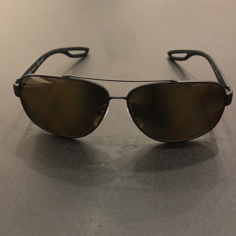 Prada Línea Rosa —Sunglasses